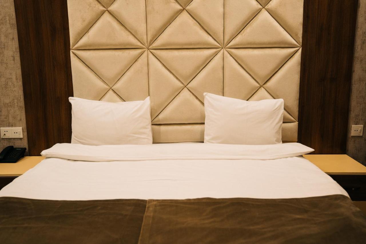 The Clocktower Hotel Baku Eksteriør billede